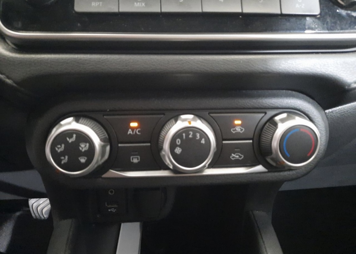 Nissan Versa Sense Ta